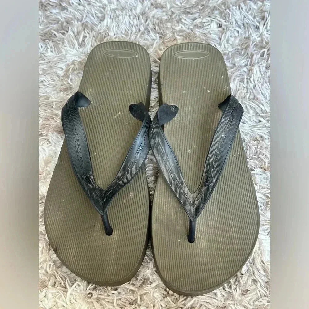 Grendene size 13 flip flops